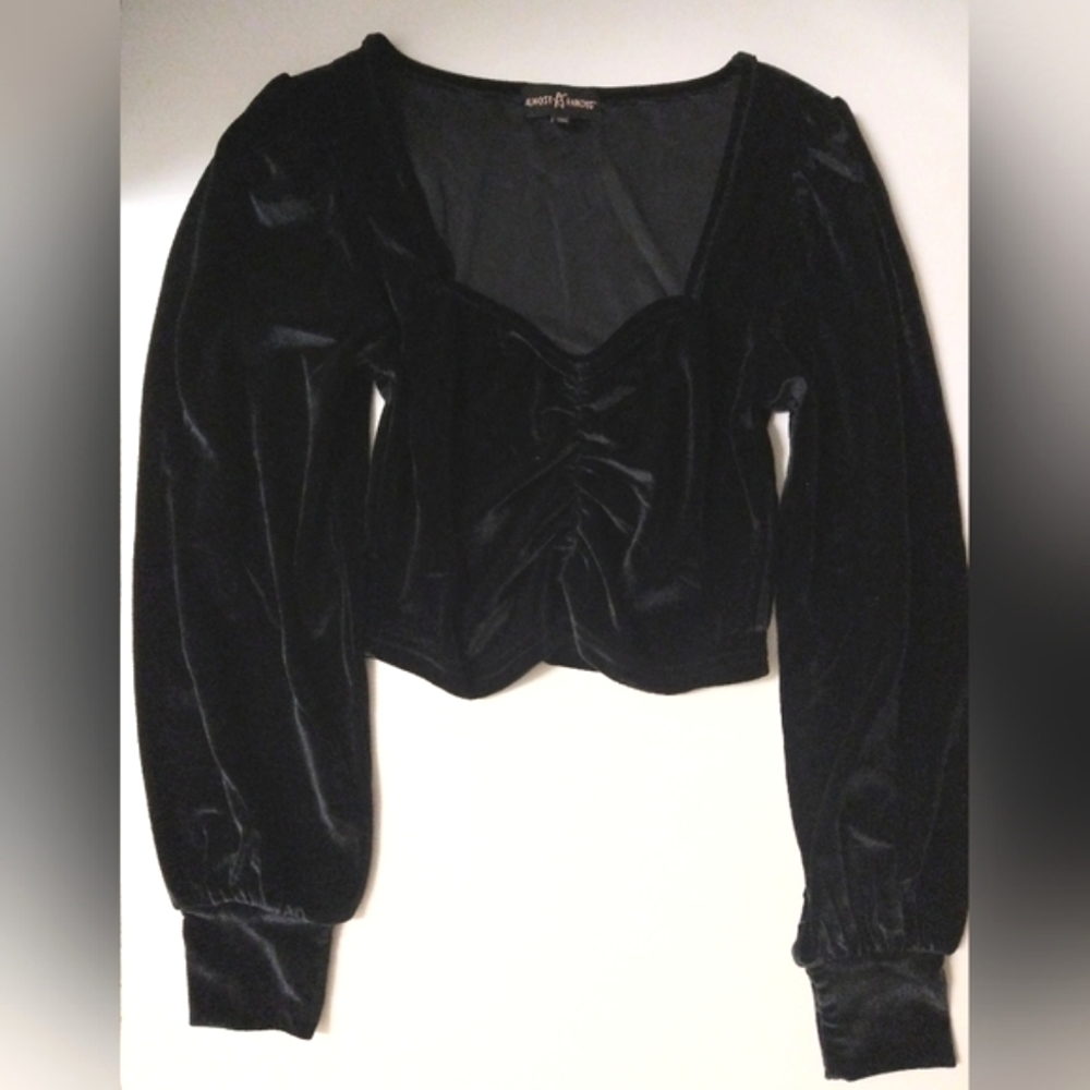 Almost Famous Black Velvet Crop Top Blouse Size M  Ruched Front Long Sleeve NEW